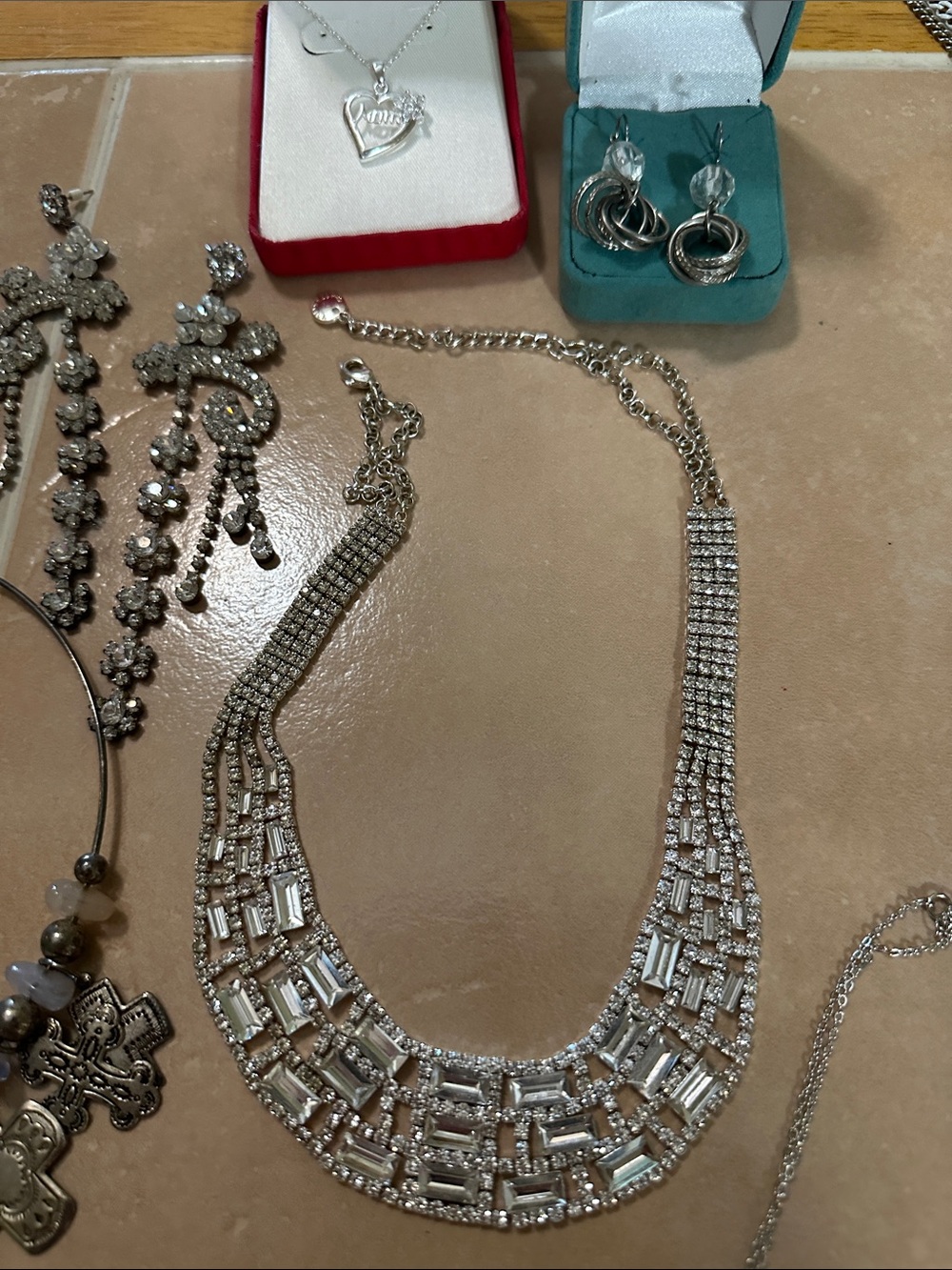 5 lbs! Mixed Costume,plus Jewelry Lot - Multi Color Necklaces & Bracelets - Picture 11 of 17